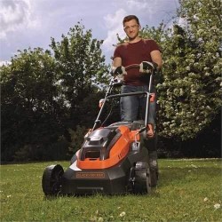 Акумуляторна газонокосарка Black & Decker CLM3820L2